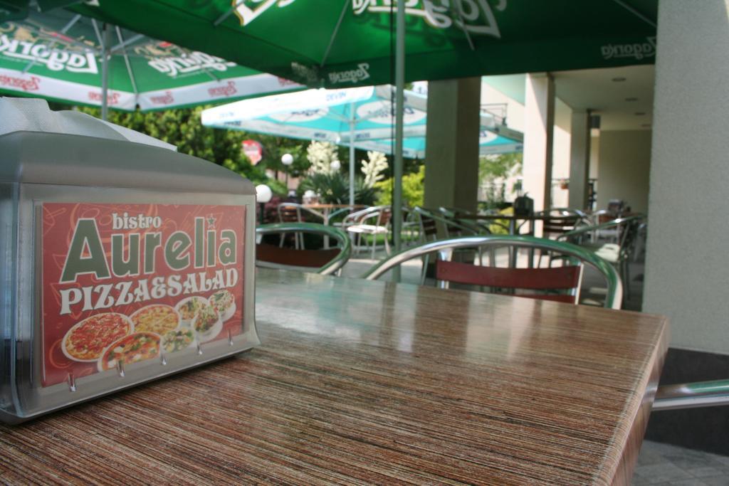 Family Hotel Aurelia Napospart Kültér fotó