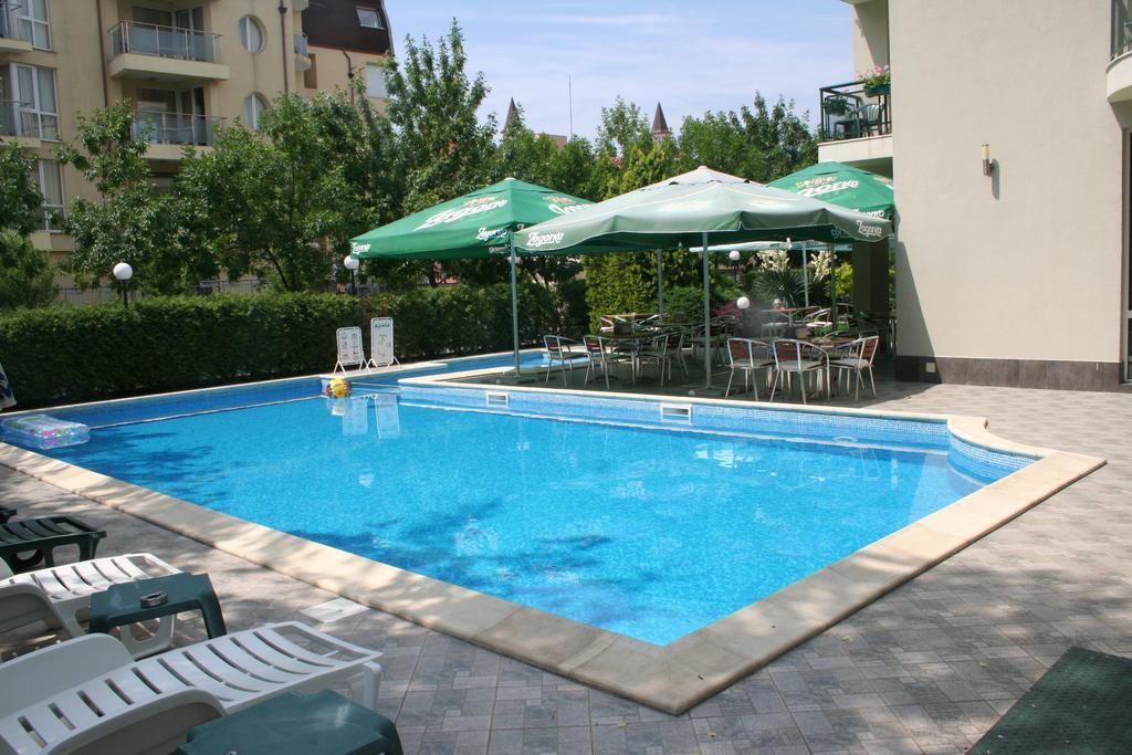 Family Hotel Aurelia Napospart Kültér fotó
