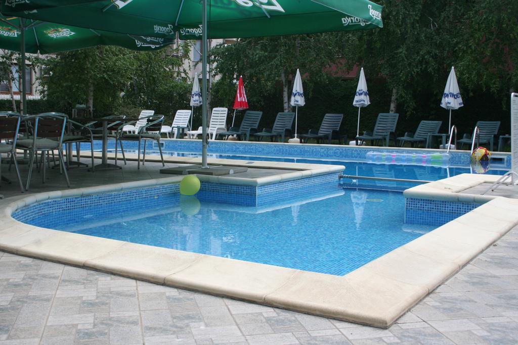 Family Hotel Aurelia Napospart Kültér fotó