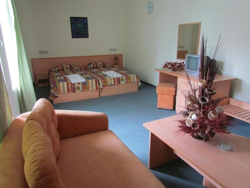 Family Hotel Aurelia Napospart Kültér fotó