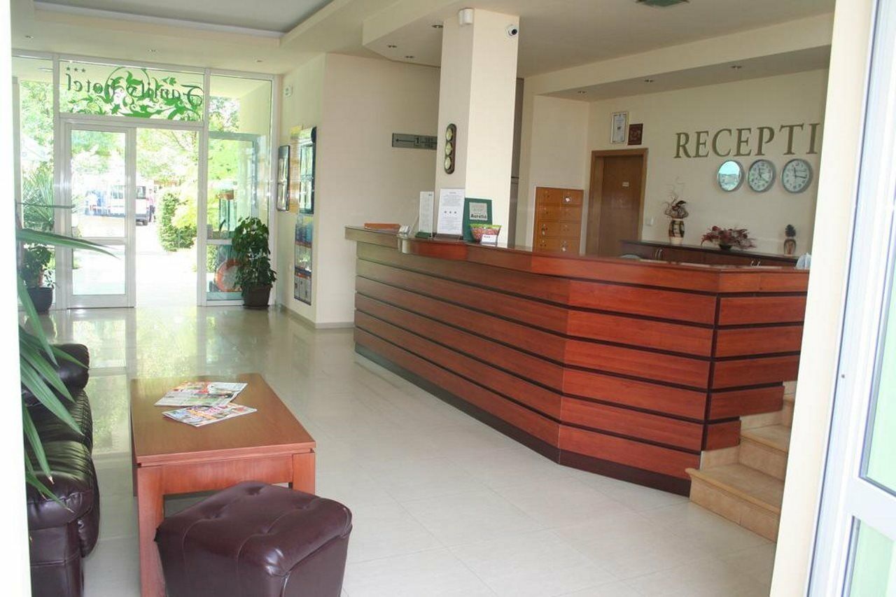 Family Hotel Aurelia Napospart Kültér fotó