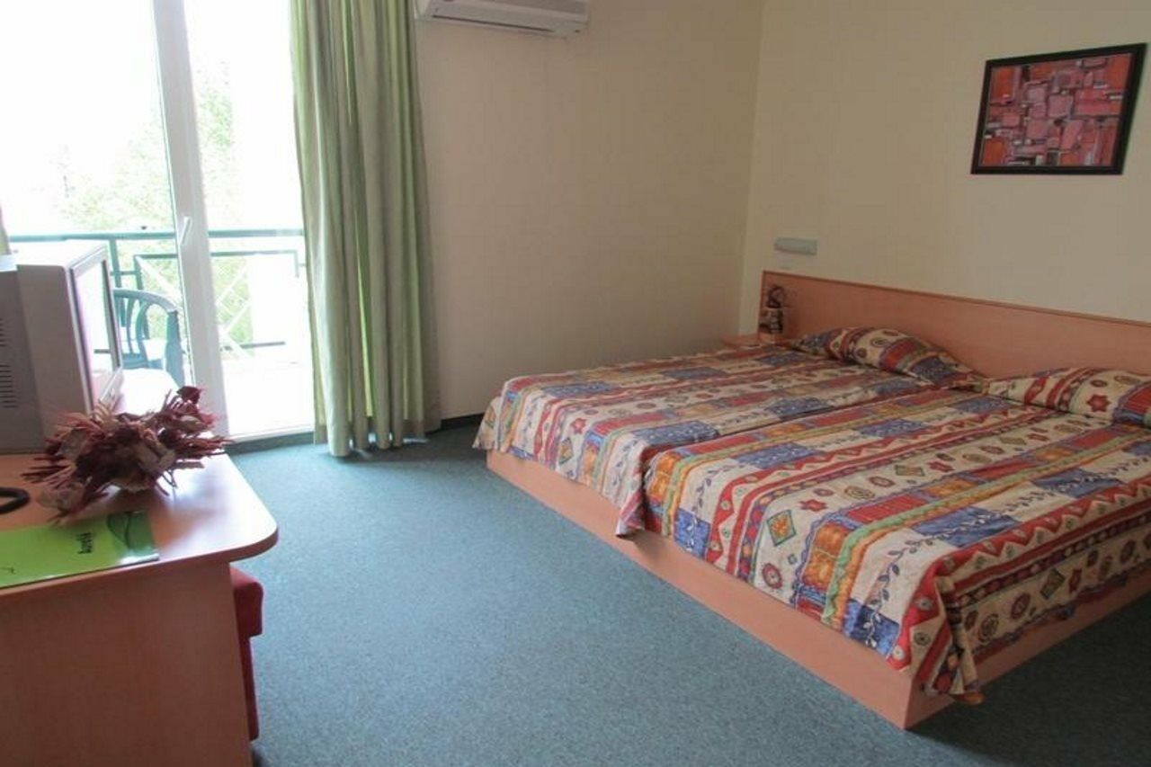 Family Hotel Aurelia Napospart Kültér fotó