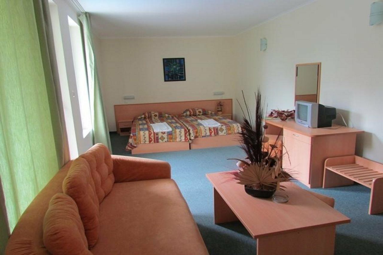 Family Hotel Aurelia Napospart Kültér fotó