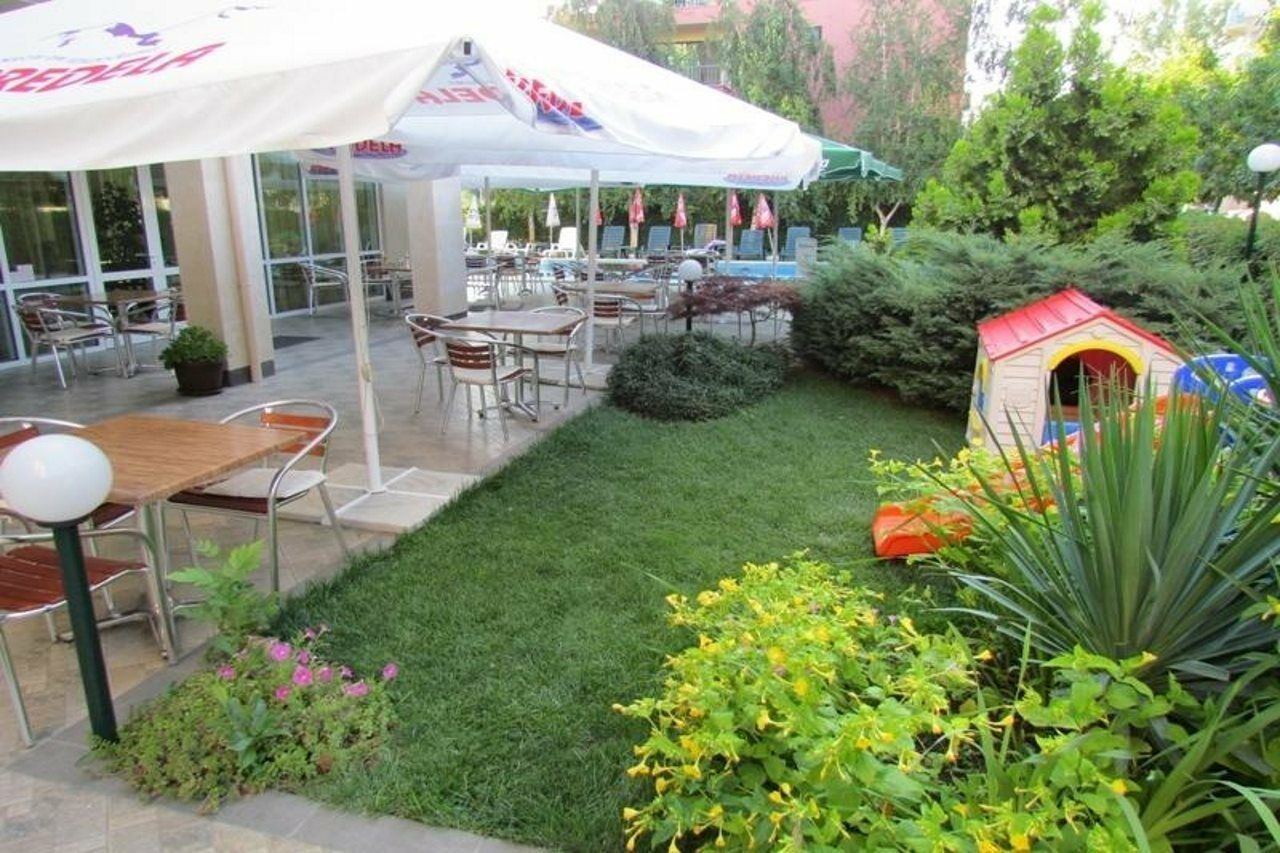 Family Hotel Aurelia Napospart Kültér fotó